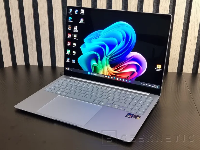 Geeknetic Samsung Galaxy Book4 Edge 16 Review con Snapdragon X Elite X1E-84-100 1