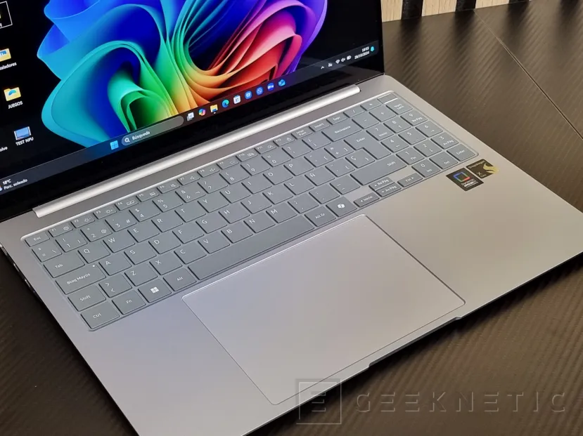 Geeknetic Samsung Galaxy Book4 Edge 16 Review con Snapdragon X Elite X1E-84-100 7