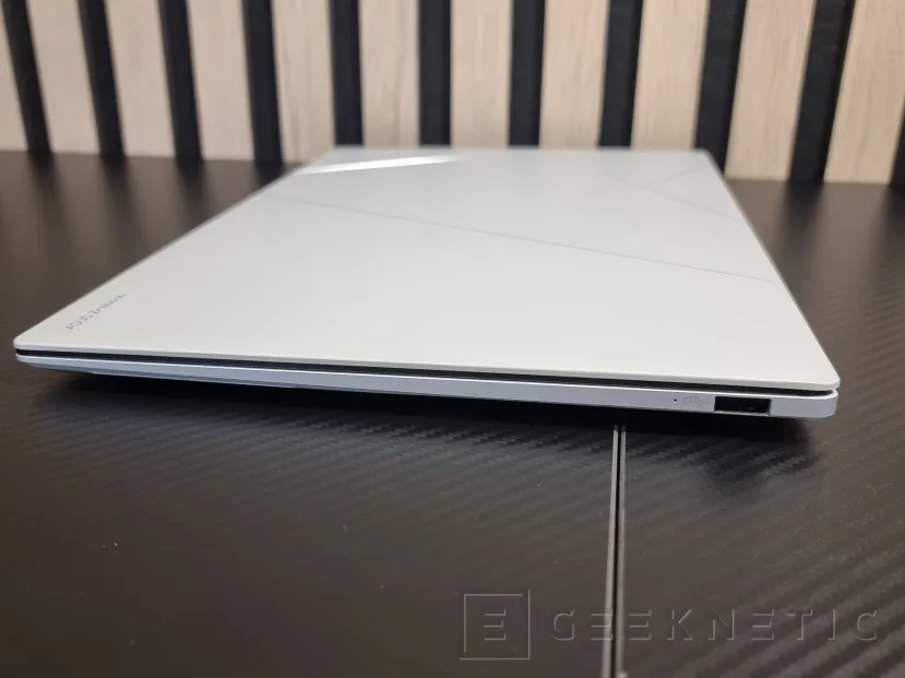 Geeknetic Intel Core Ultra 288V Review en ASUS Zenbook S 14 5