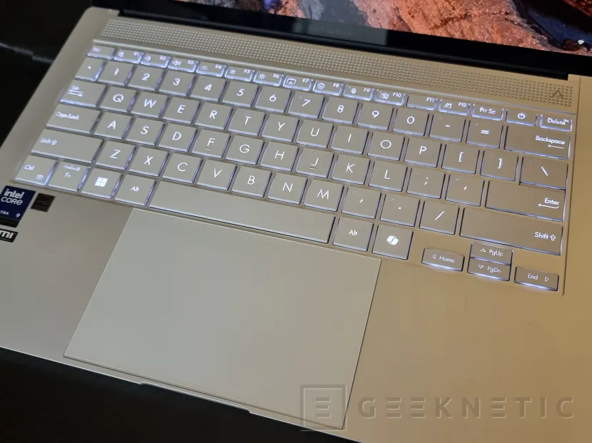 Geeknetic Intel Core Ultra 288V Review en ASUS Zenbook S 14 7